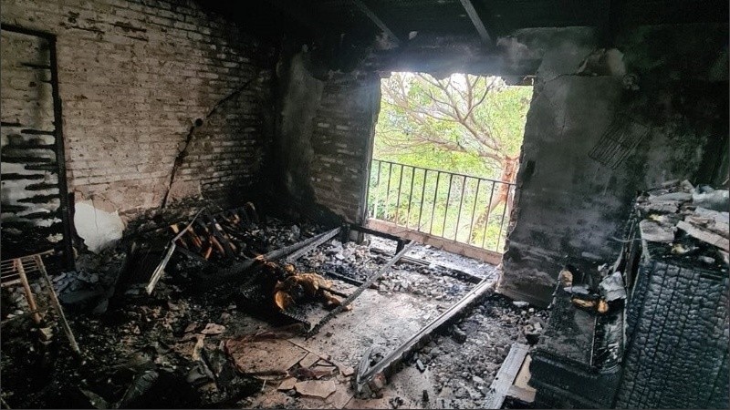 Así quedó el interior de la planta alta de la casa siniestrada.