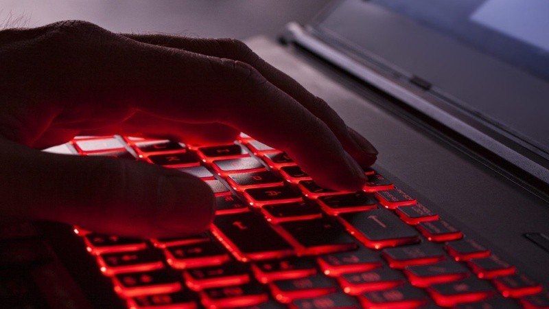 El sistema de IA reconoce qué teclas se están tocando únicamente a través del sonido.