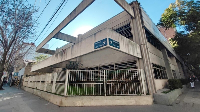 La nueva sede de la UNR está emplazada en Montevideo 970, casi esquina San Martín.