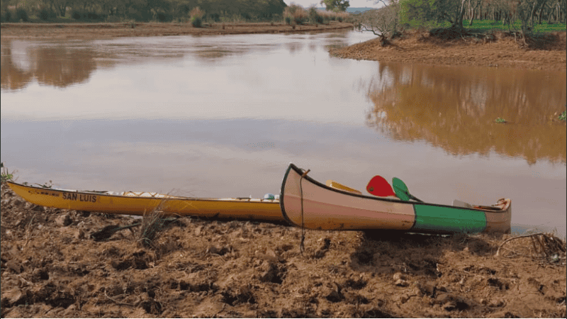Hacer kayak puede ser una de las opciones en los lugares donde la naturaleza se impone.