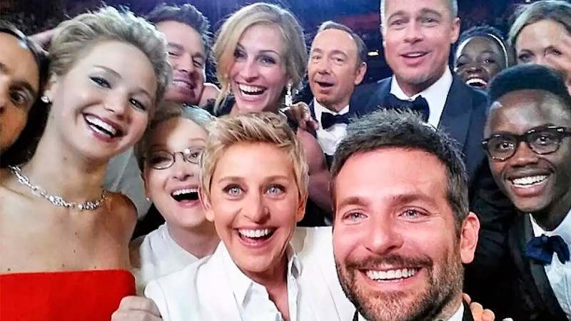 La famosa selfie tomada en los premios Oscar 2014, que se convirtió en la más retwitteada de ese año.