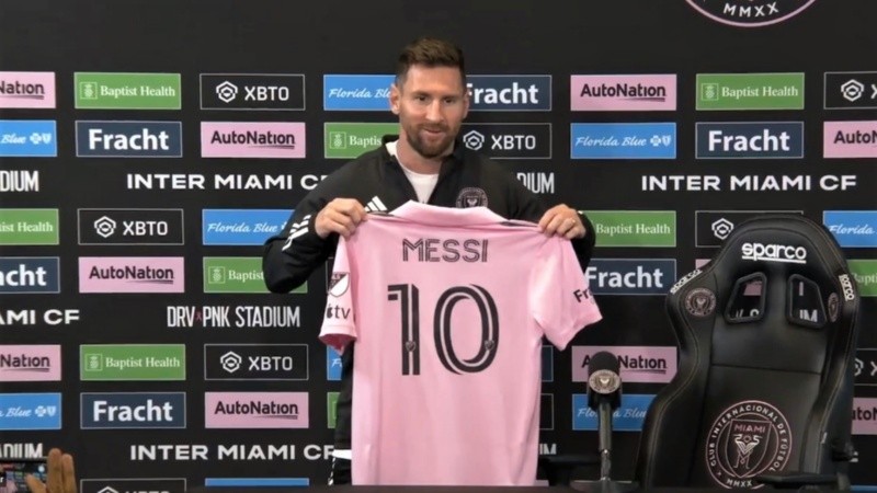 El sábado, el crack rosarino puede convertirse en el futbolista más ganador de la historia con 45 títulos.