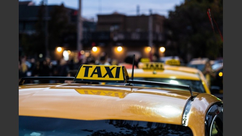 Desde este viernes entraron en vigencia los nuevos valores para taxis y remises en la ciudad.
