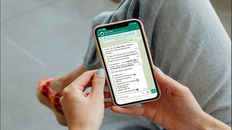 El sistema utiliza la inteligencia artificial para responder a diferentes consultas municipales.