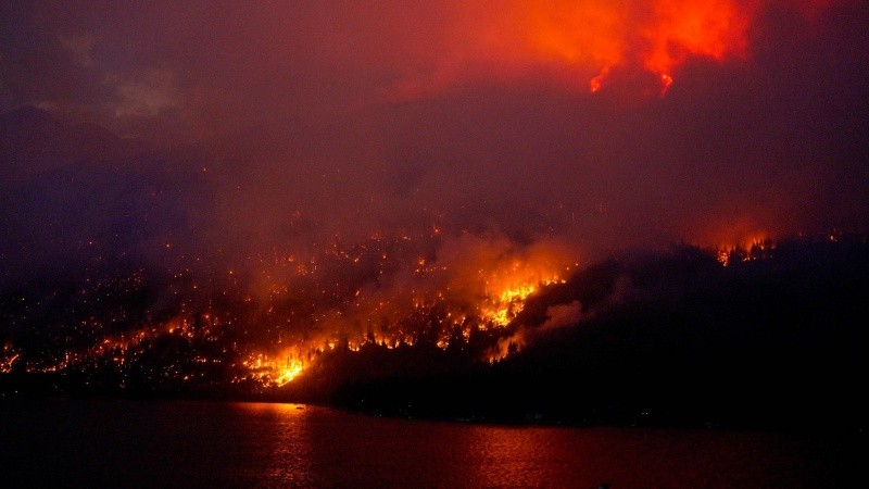 Nuevos incendios obligan a ampliar las evacuaciones en Canadá y también en Estados Unidos.