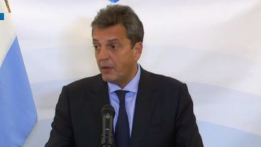 Massa dio una conferencia de prensa desde Washington.