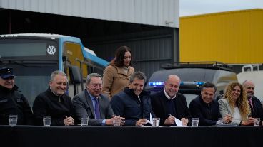 El ministro de Economía estuvo con Perotti y Lewandowski en V.G.G.