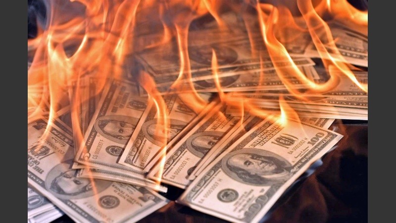 Nunca pasa hasta que pasa. Otra vez, un financista local cantó el 