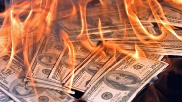 Nunca pasa hasta que pasa. Otra vez, un financista local cantó el "paga Dios".