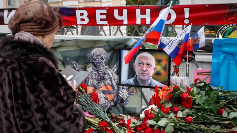 Desde el accidente aéreo, se alzaron altares improvisados en homenaje a Prigozhin en varios ciudades rusas.