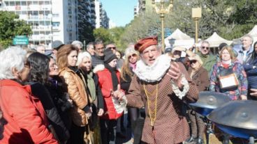 "La interpreto en plaza Francia, los domingos de 15 a 17 con cuatro funciones por domingo"."La interpreto en plaza Francia, los domingos de 15 a 17 con cuatro funciones por domingo".