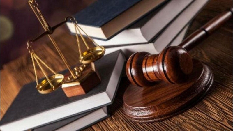 En nuestro país la fecha fue establecida en 1958 y surgió en homenaje a una de las principales figuras políticas del Siglo XIX como fue Juan Bautista Alberdi.