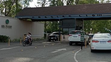 Uno de los ingresos al barrio cerrado en Funes.