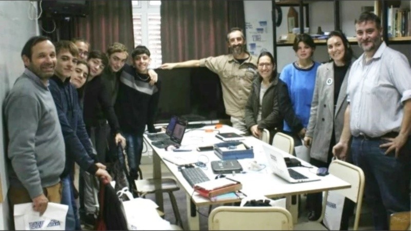 Alumnos de Roldán trabajan desde hace meses en la iniciativa.