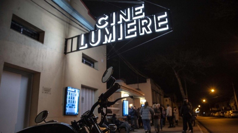 El ingreso al CC Cine Lumière.