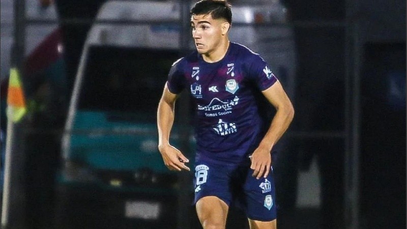 Acosta tiene 22 años, nació en Independencia (Paraguay) y viene de jugar en Guaireña de su país.