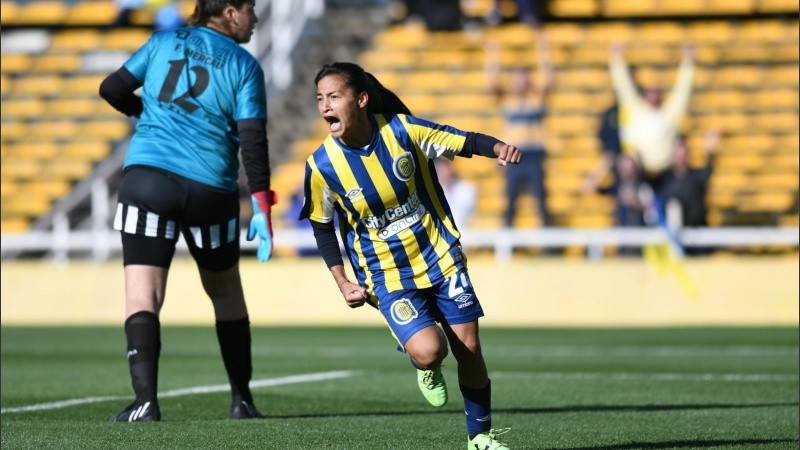 Nadia Amici le puso cifras definitivas a la goleada de Central en el Gigante.