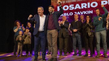 Javkin en el acto de Teatro Astengo.