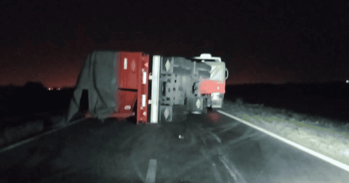 Corte en la autopista Rosario-Córdoba por el vuelco de un camión con ...
