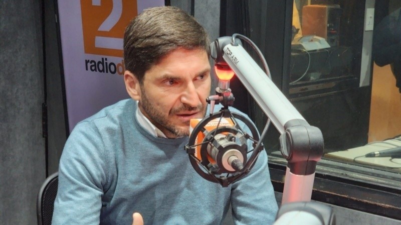 El candidato a gobernador estuvo en los estudios de Radio 2
