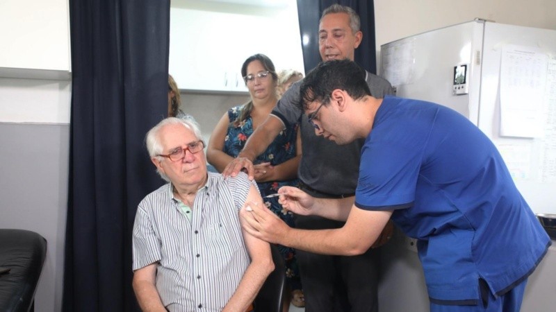 Las personas interesadas en aplicarse las dosis pueden concurrir sin turno previo.