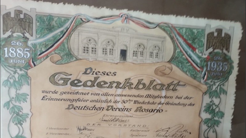 La esvástica se encuentra en la parte superior del cuadro con las rúbricas que se volverá a exponer.