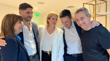 A una semana de la victoria, Pullaro y Javkin diseñan las nuevas gestiones mientras se desarrolla la campaña nacional.