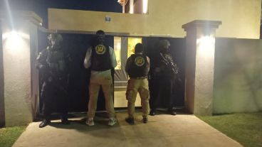 Uno de los allanamientos fue realizado en Funes Town.