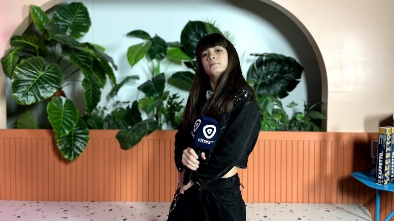 Morena junto a su mamá y abuelo, contó con detalles su historia de vida.