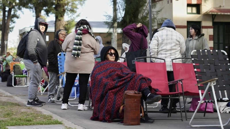 La espera de fieles en la previa.