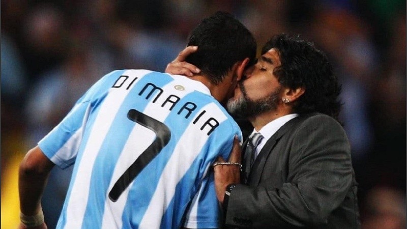 Maradona y Di María cuando el 10 fue técnico de la selección argentina.