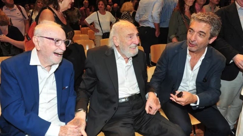 Junto a Héctor Alterio y Ricardo Darín en una de sus últimas apariciones públicas.