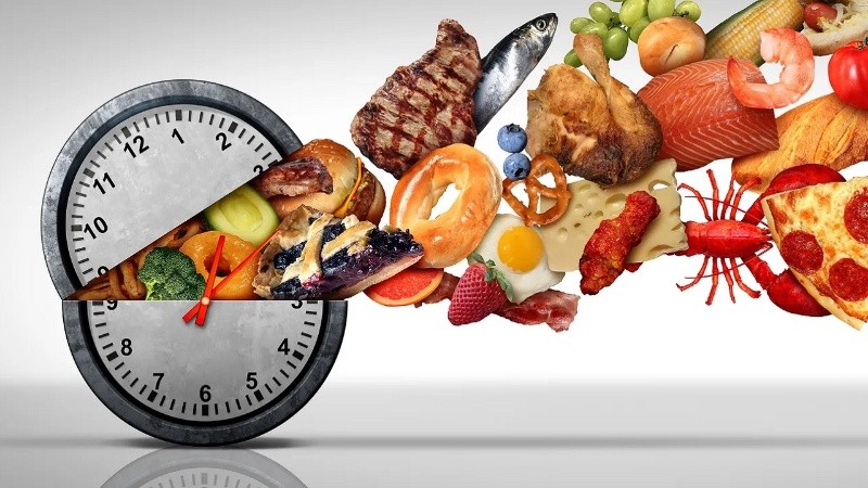 Los investigadores recomendaron hacer la última comida seis horas y media antes de dormir.