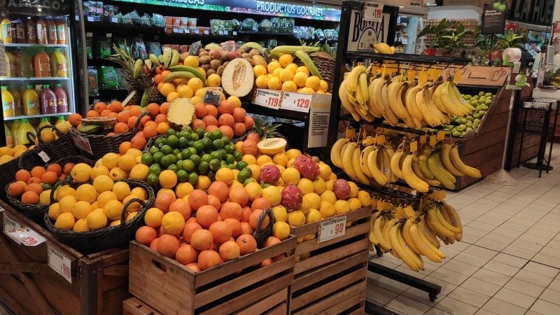 Compre nacional y verdura de hoja: no es momento de frutas importadas.