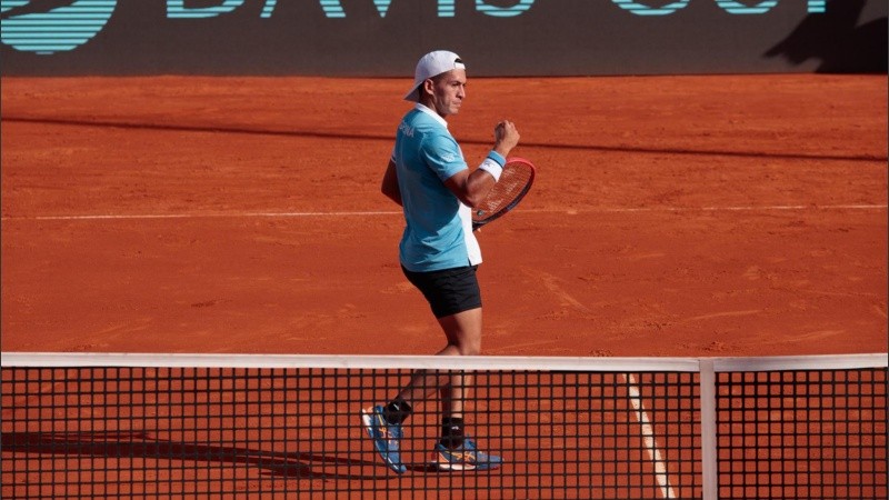 Báez, en un partido sufrido, consiguió el segundo punto para Argentina.