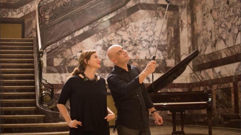 Anabel Barboza y Héctor Mansur conducen 