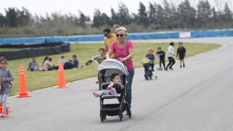 Actividad física y actividades recreativas para toda la familia.