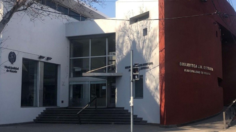 La fachada de la Biblioteca Estrada.