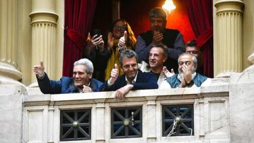 Massa en el palco al momento de la votación.