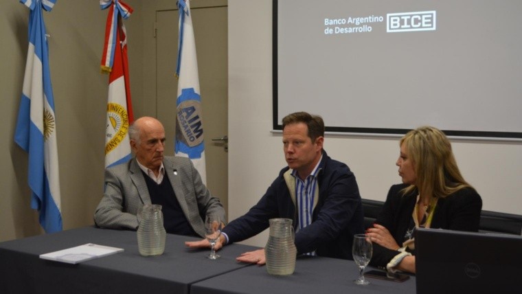 El presidente del BICE, Mariano de Miguel, y la directora, María de los Angeles Sacnun, se reunieron con empresarios de AIM