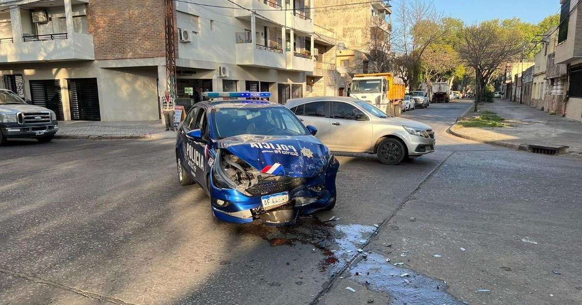 Fuerte choque entre un patrullero y un auto en Echesortu: “Venía un ...