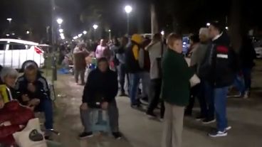 La fila de personas esperando su turno para ver a Leda era larga, de cara a un martes que no atenderá a los fieles.