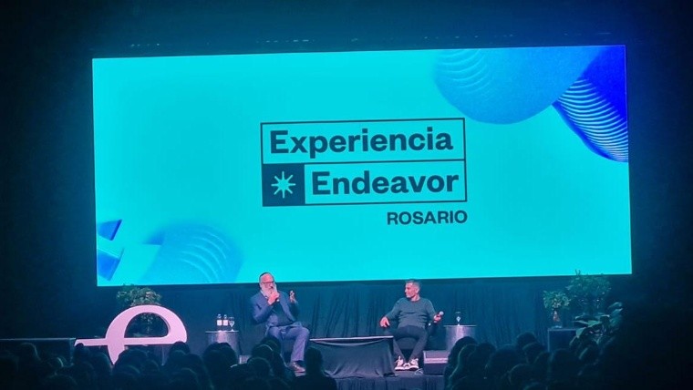 Eduardo Elsztain recorrió su historia como empresario frente a cientos de jóvenes en Experiencia Endeavor en el salón Metropolitano.