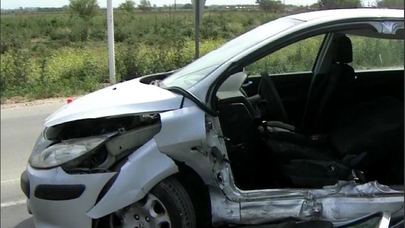 Así quedó uno de los coches involucrados.
