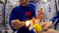 Mirá: astronautas chinos prendieron una vela en la estación espacial Tiangong