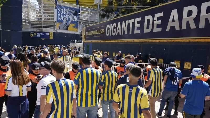 Abrieron las puertas del Estadio Gigante de Arroyito en el norte rosarino, y así se vivía la previa al clásico .
