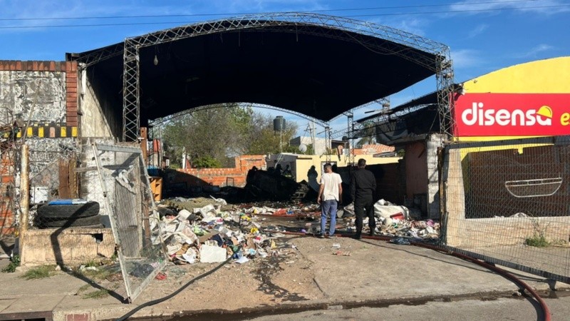 Así quedó el predio incendiado.