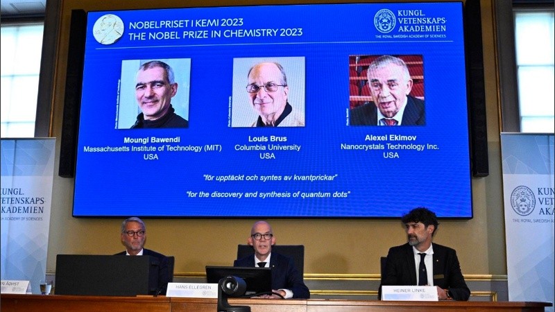 Los científicos Moungi G. Bawendi, Louis E. Brus y Alexei I. Ekimov son los ganadores del Premio Nobel de Química 2023.