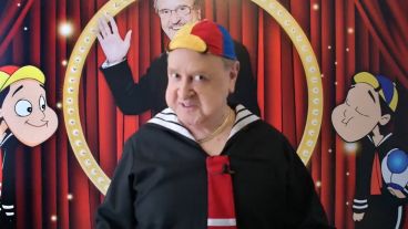 "Mejor cruza legal. Si lo haces, sí me simpatizas", dice Villagrán en el video.