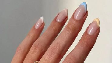 Pueden entremezclar pequeños detalles en colores pasteles o brillantes con algunos metalizados y hasta decoraciones.